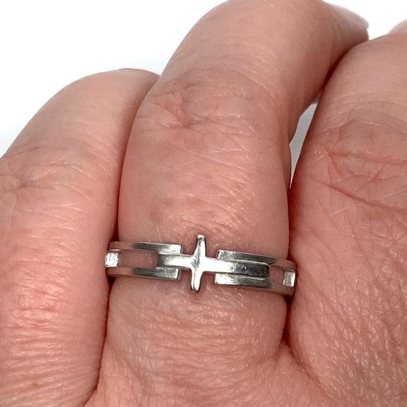 925 Ring Women’s Men’s Unisex Cross Religious Band 8.75 Sterling Silver - Picture 8 of 10